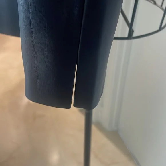 NWT STEVE MADDEN FAUX LEATHER NAVY TOP - Picture 6 of 9